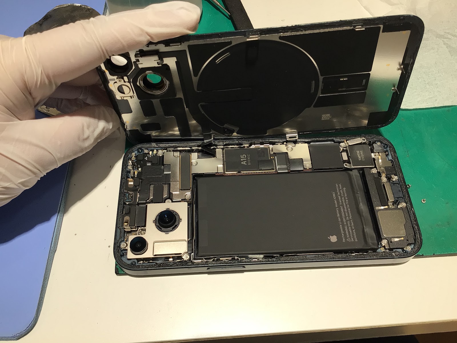 iPhone14の修理データそのまま・最短即日修理のiPhone修理工房グランデュオ蒲田店へ